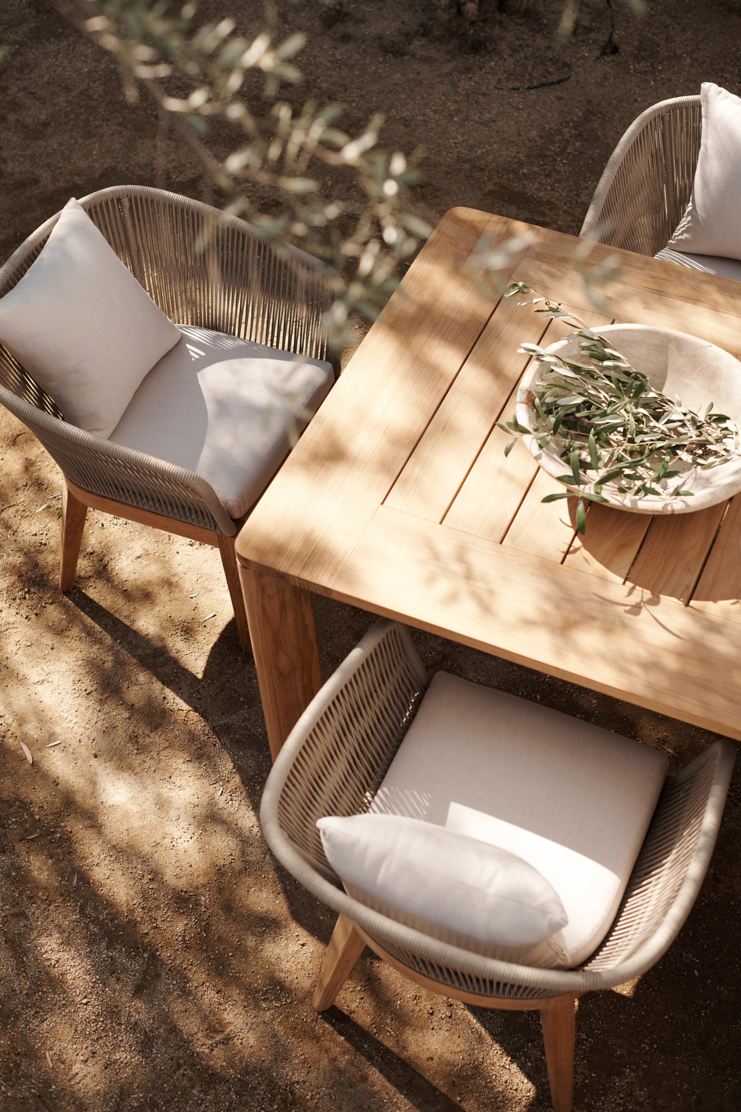 Byron Outdoor Extending Dining Table lifestyle