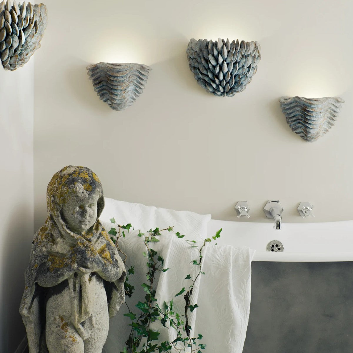 Porta Romana | Mussel Shell Uplighter Large