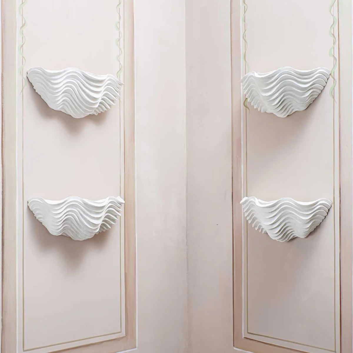 Porta Romana | Clam Shell Wall Light Large