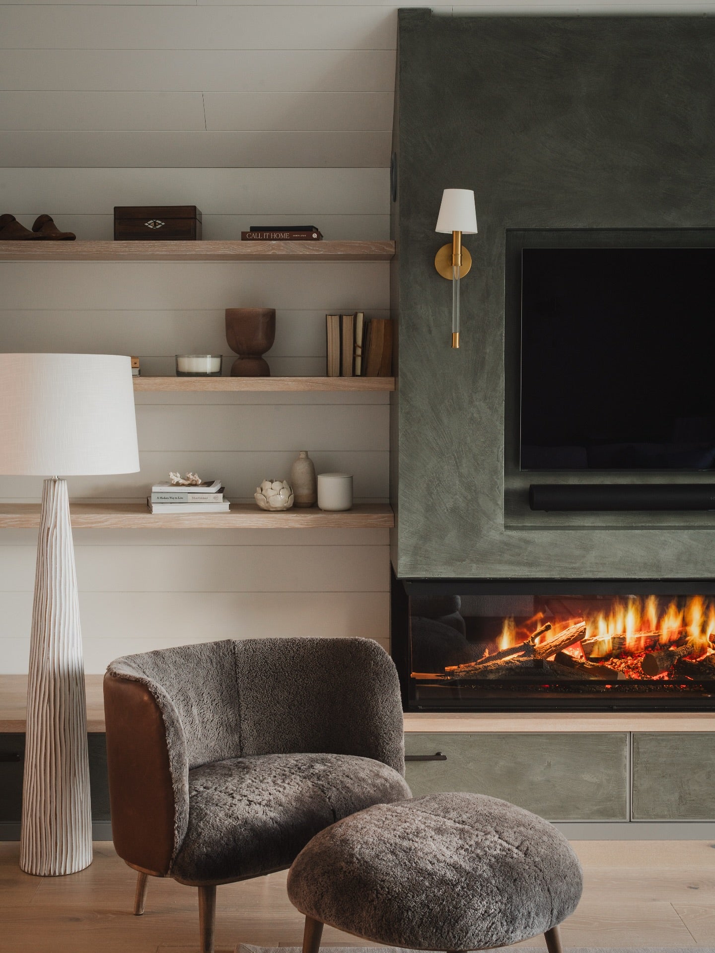Andrew Martin | Hanover Wall Light Brass