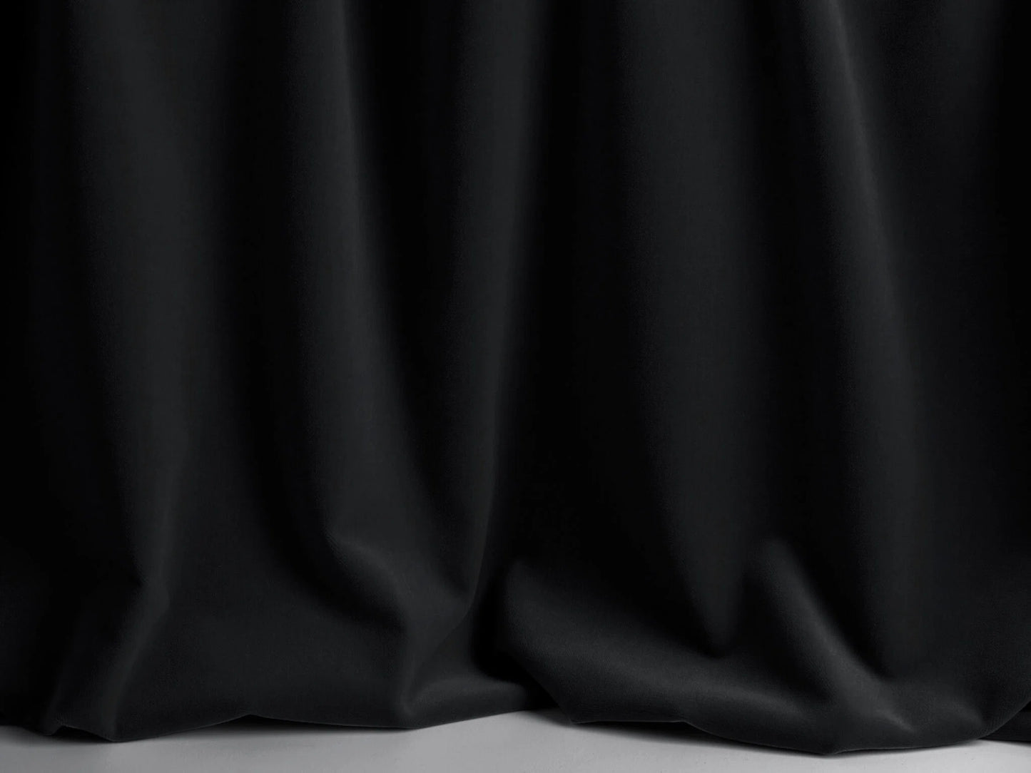 Pierre Frey Fine - Simple black