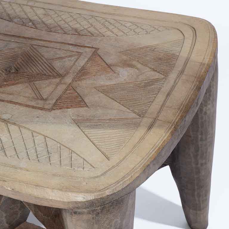 de Le Cuona | African Engraved Table XXL No.2 – Natural