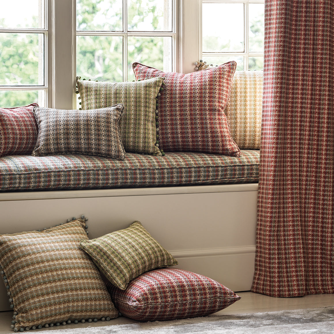 Nina Campbell | Boulbon - room setting