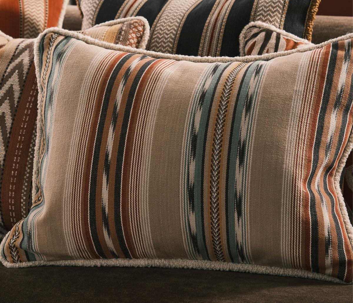 Osborne & Little | Ombrone - room setting