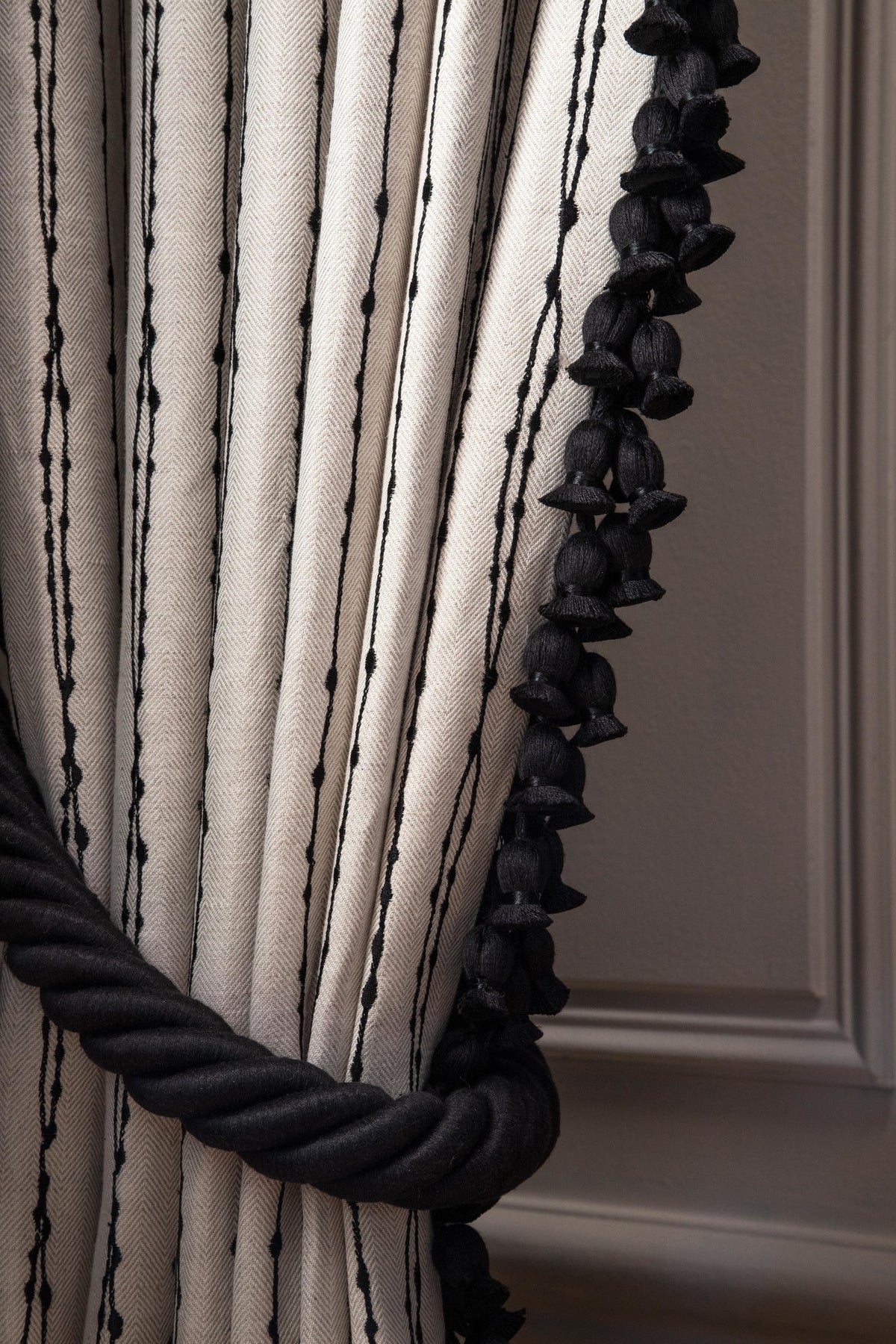Samuel and Sons Bali Linen Cable Holdback — scenography