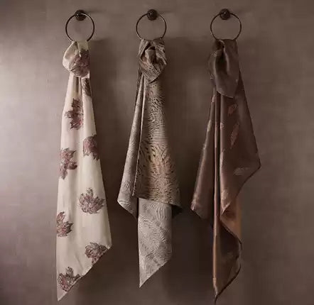 Osborne & Little | Lynx - room setting