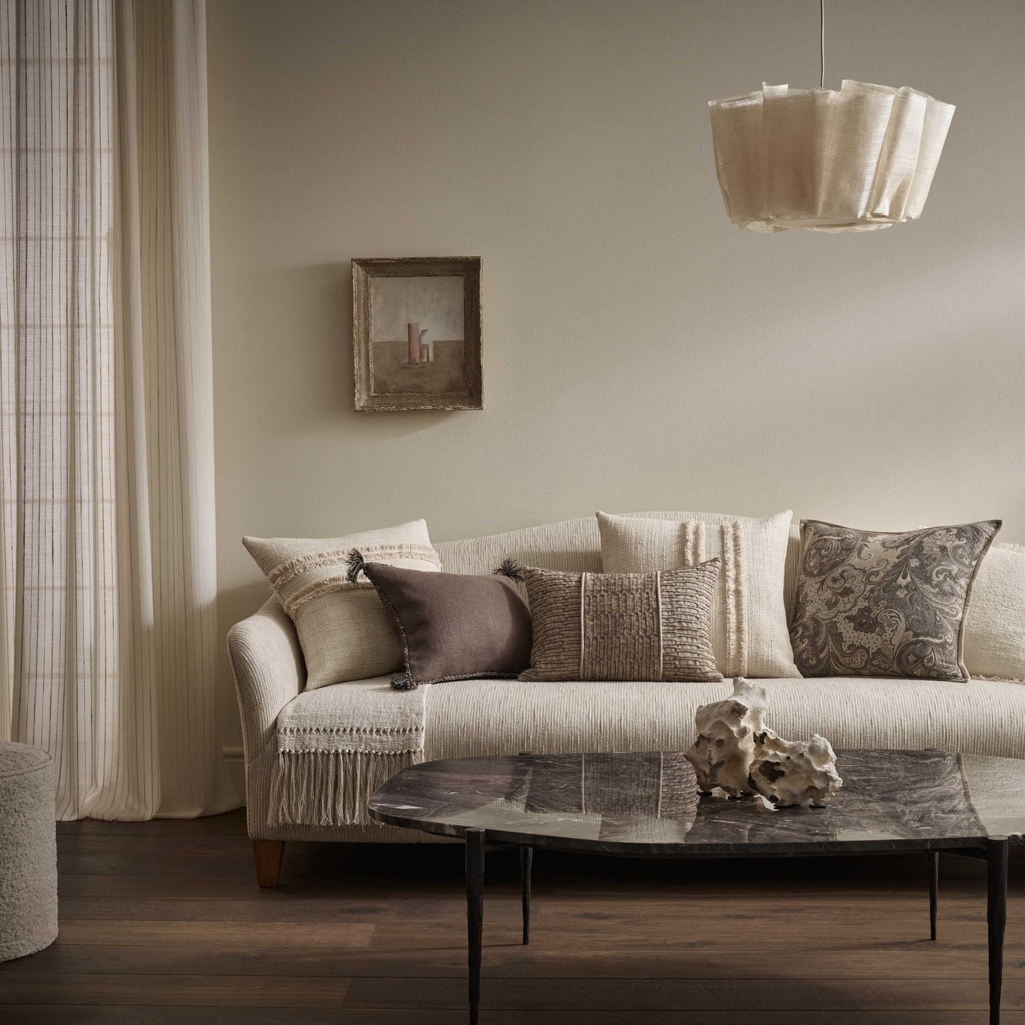 de Le Cuona | Strata Cushion with Fringe Detail – Pampas