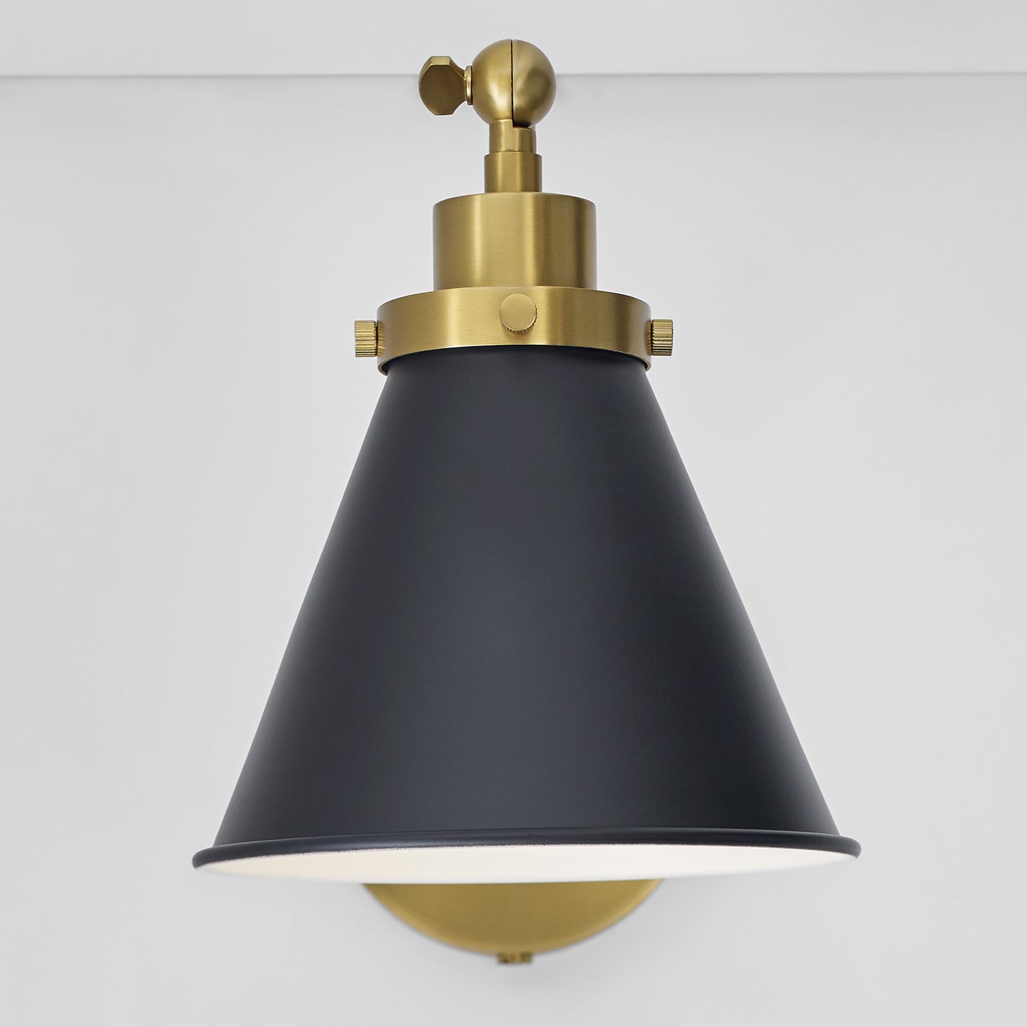 Wellfleet Wall Light Black & Brass