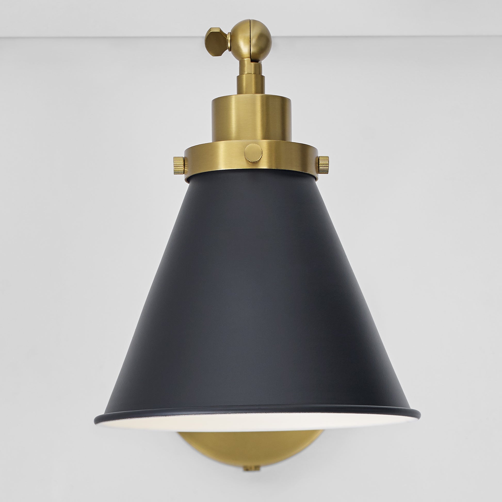 Wellfleet Wall Light Black & Brass