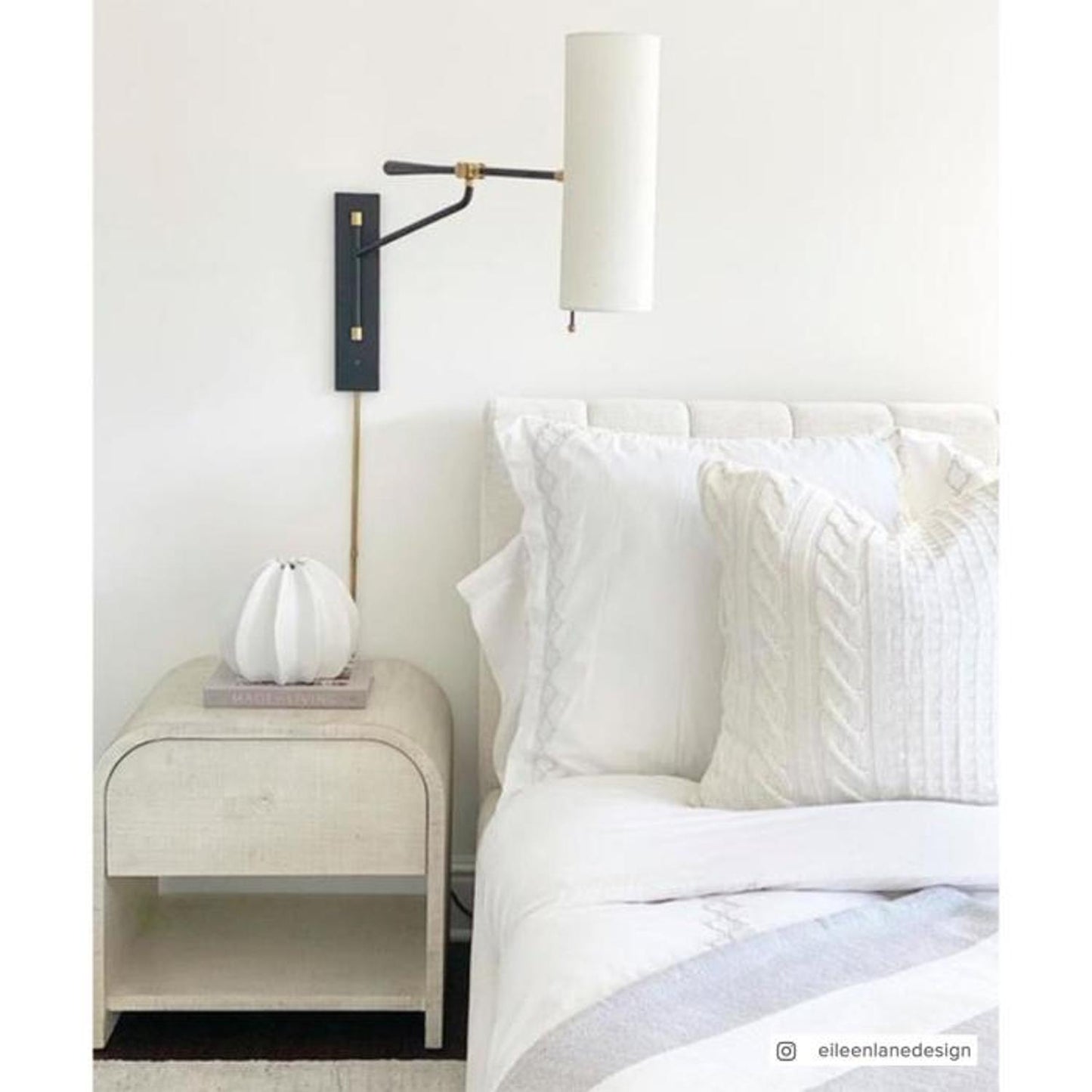 Andrew Martin | Frankfort Wall Light, Black & Hand-Rubbed Antique Brass