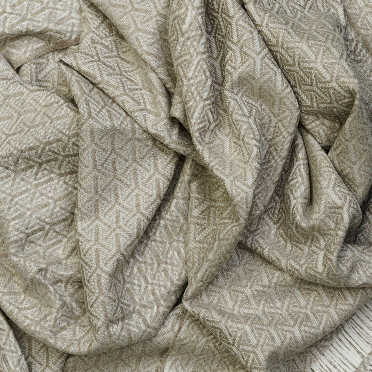 Andrew Martin | Monte Throw Latte