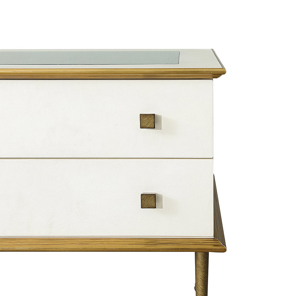 Julian Chichester | Getty Bedside