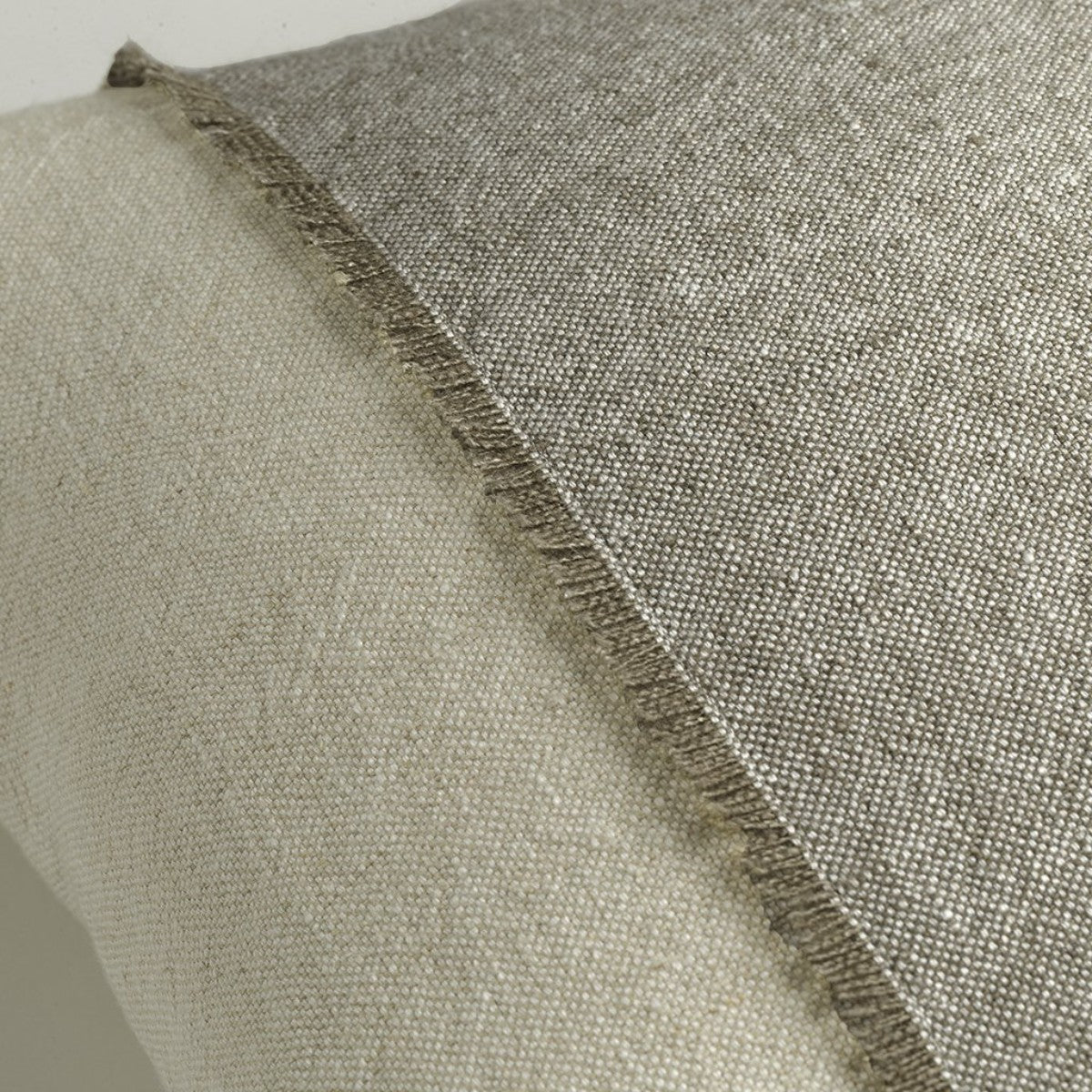 de Le Cuona | Haiku Cushion with Fringe Detail