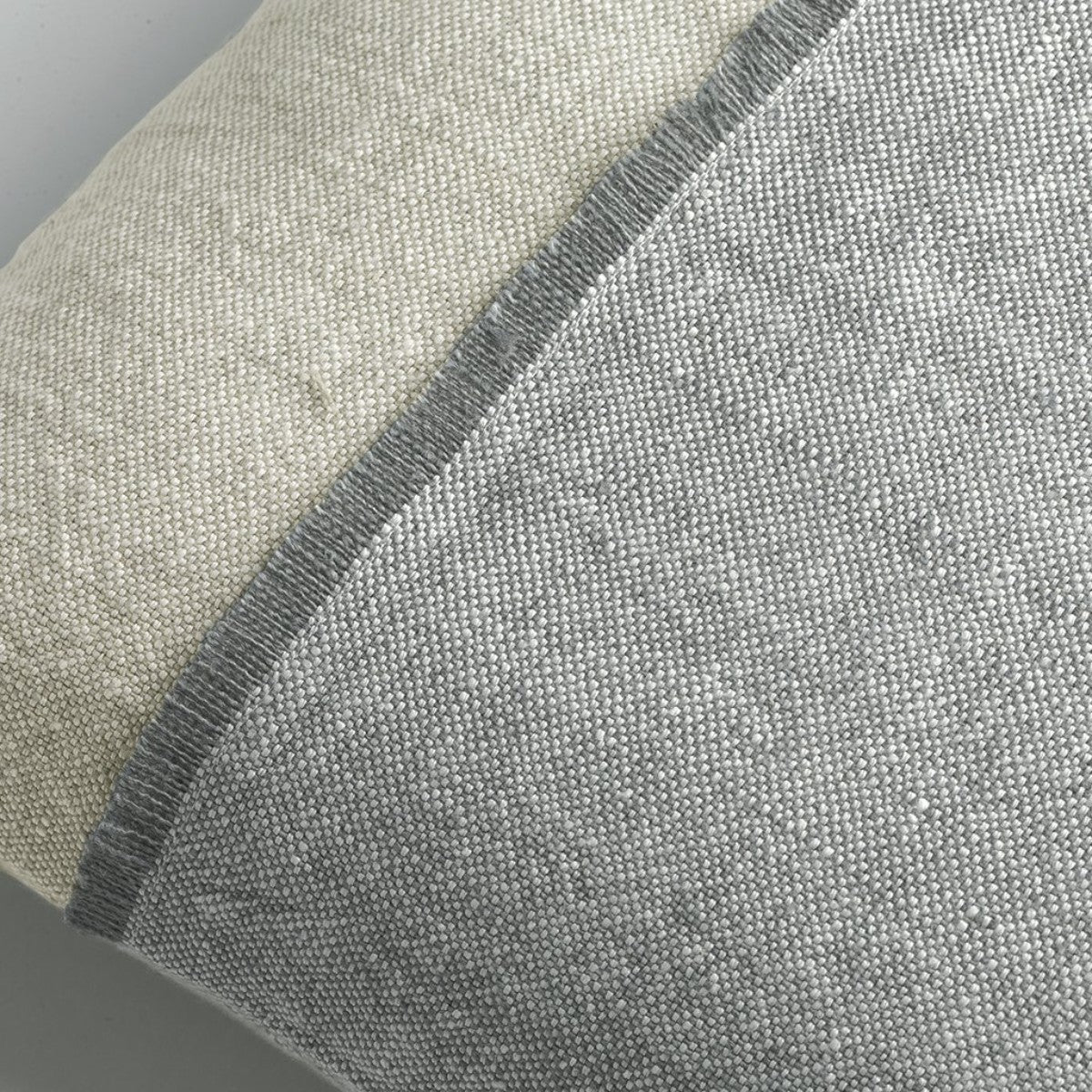 de Le Cuona | Haiku Cushion with Fringe Detail