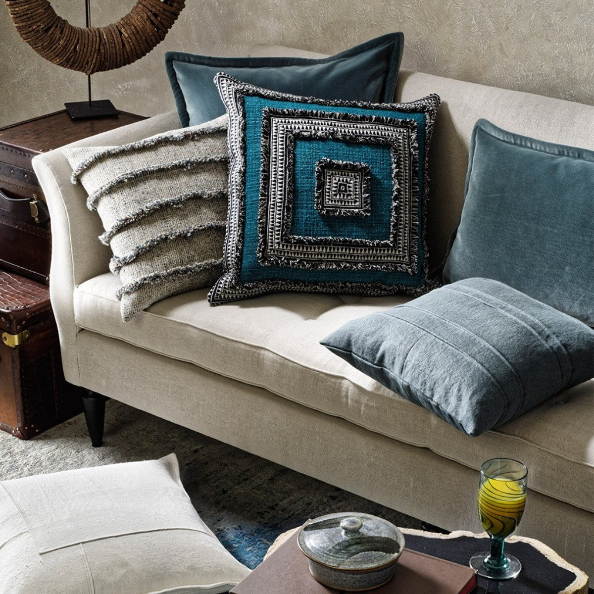 de Le Cuona | Rogue Cushion With Fringe Detail