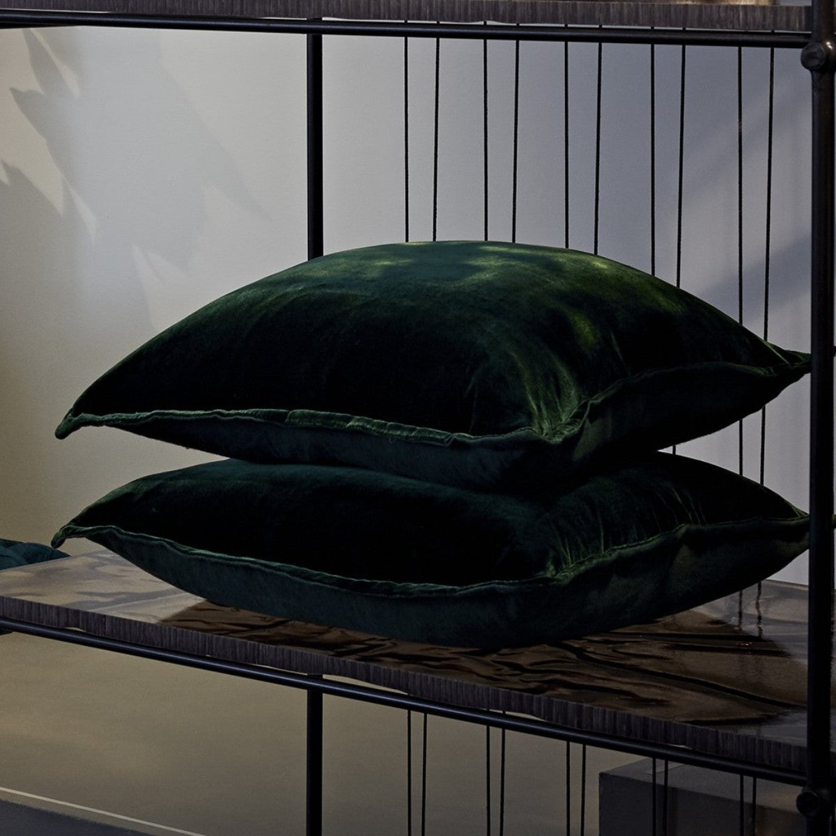 de Le Cuona | Silk Velvet And Linen Flange Cushion