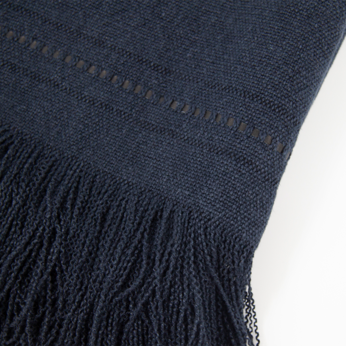 de Le Cuona | Fox Throw With Fringe & Leather Detail