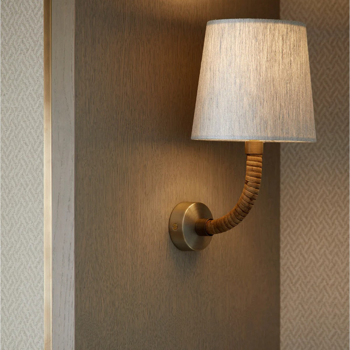 Porta Romana I Holden Wall Light