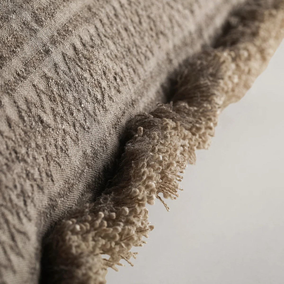 de Le Cuona | Kalahari Cushion With Fringe Detail