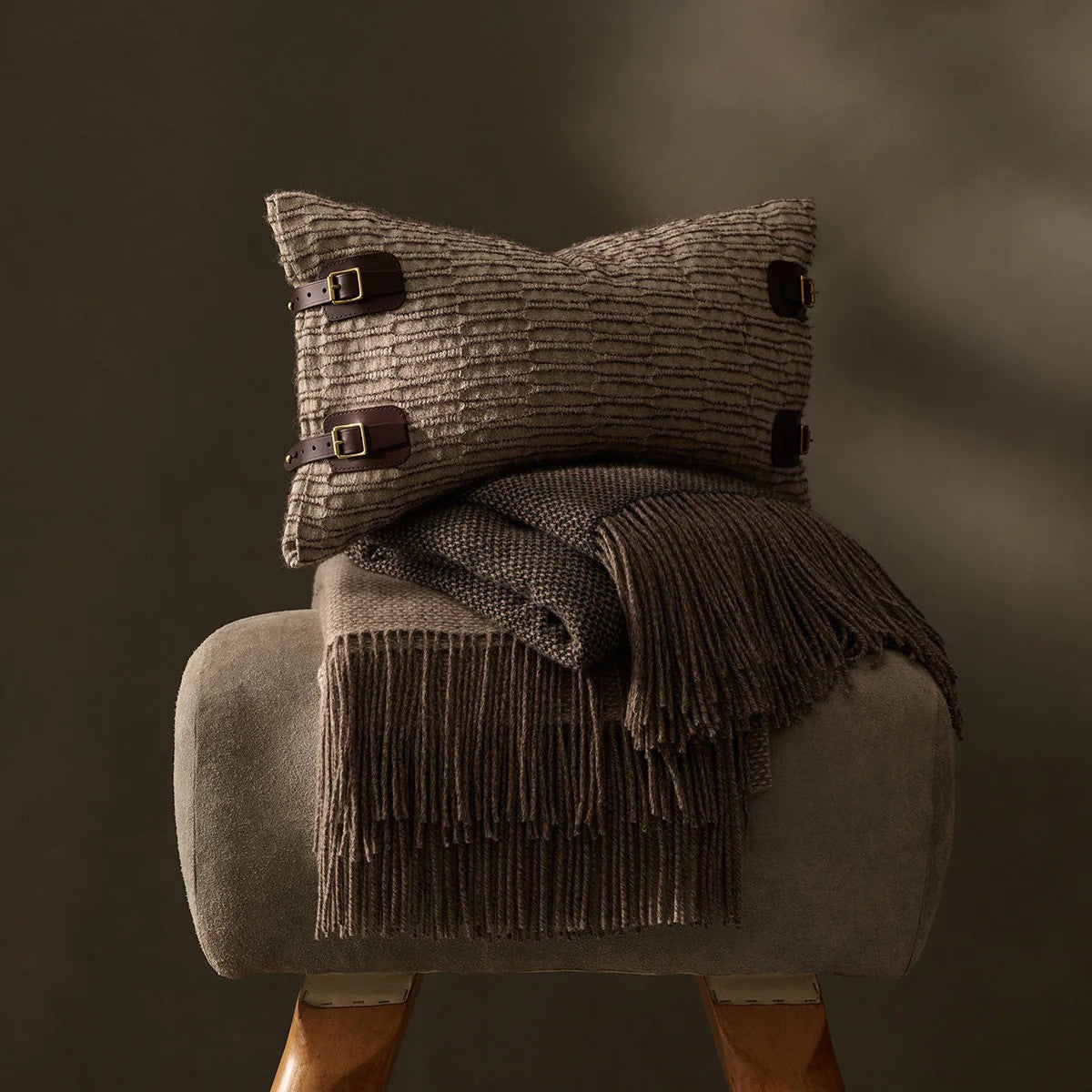 de Le Cuona | Nara Buckle Cushion