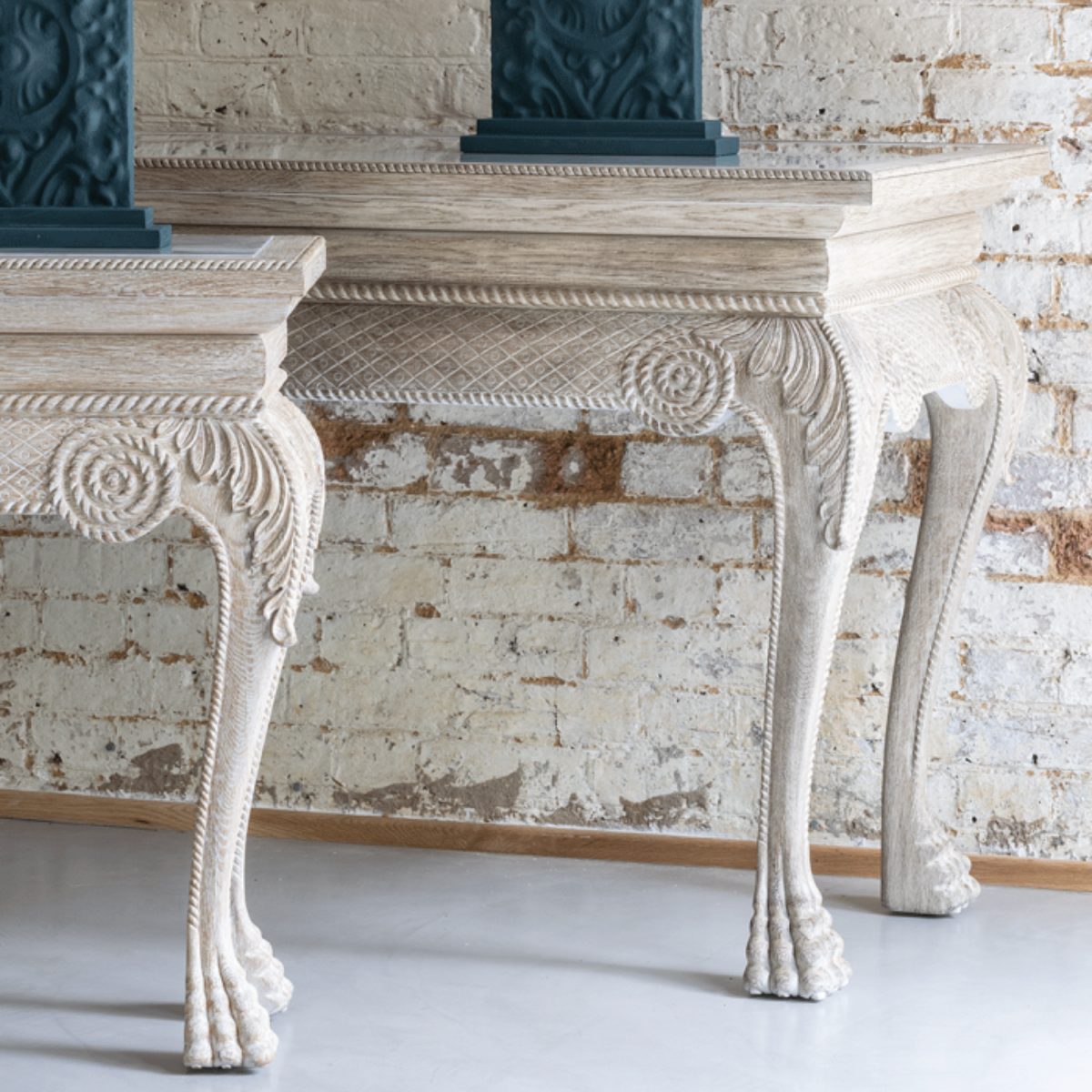 William Yeoward | York Mini Console Venetian White Oak