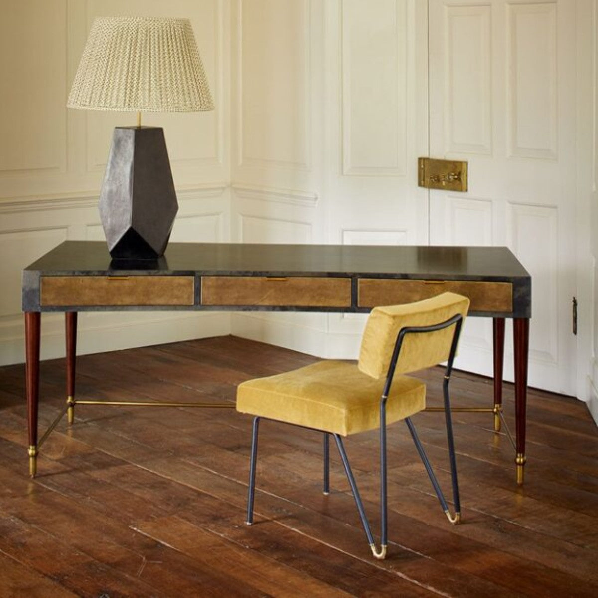 Julian Chichester | Toby Desk