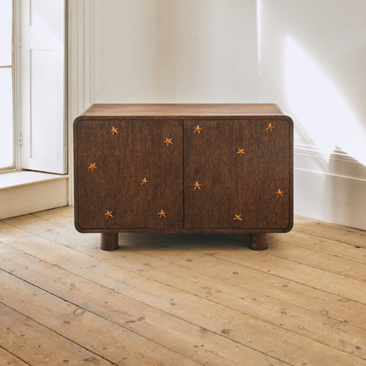 Julian Chichester | Mariner Cabinet