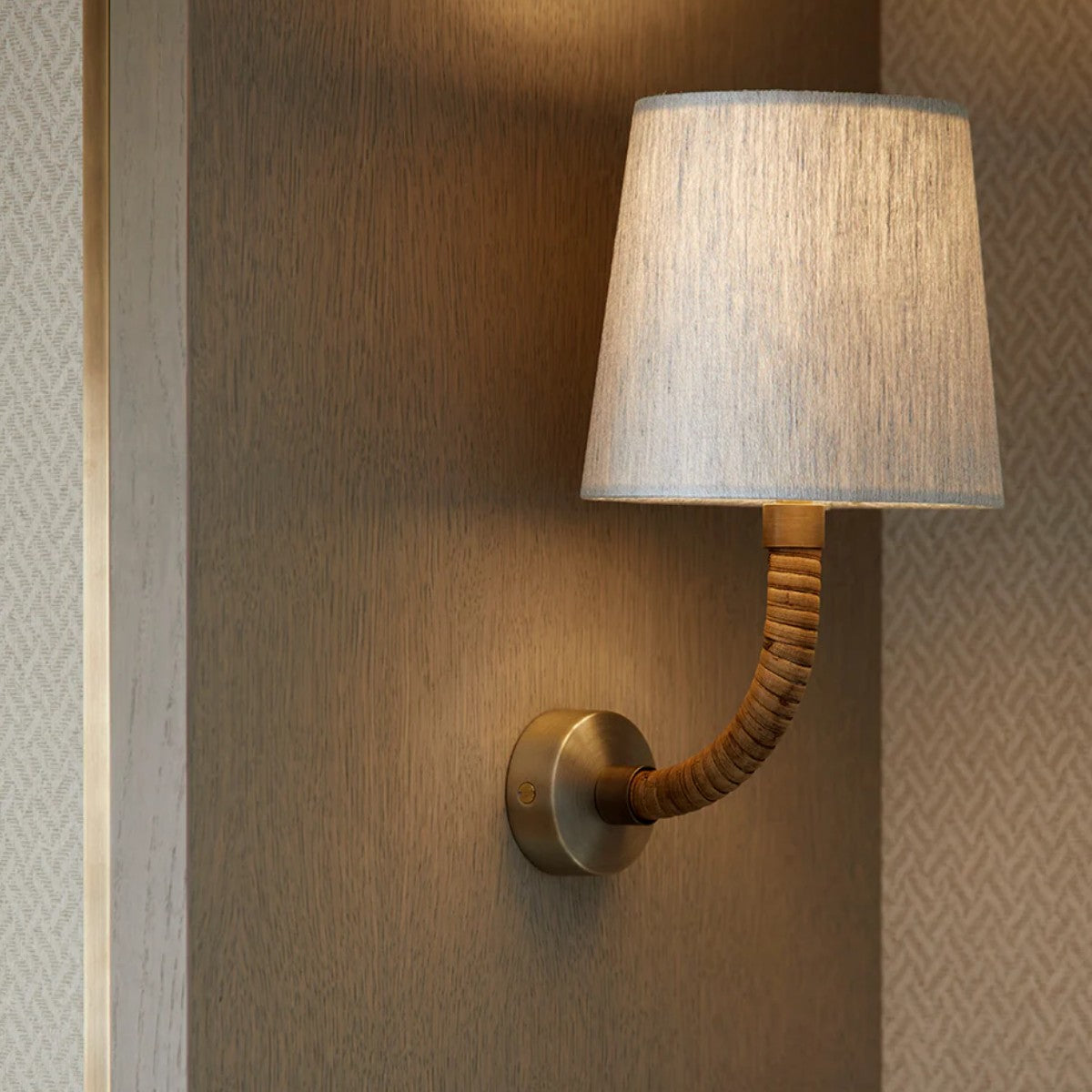 Porta Romana I Holden Wall Light