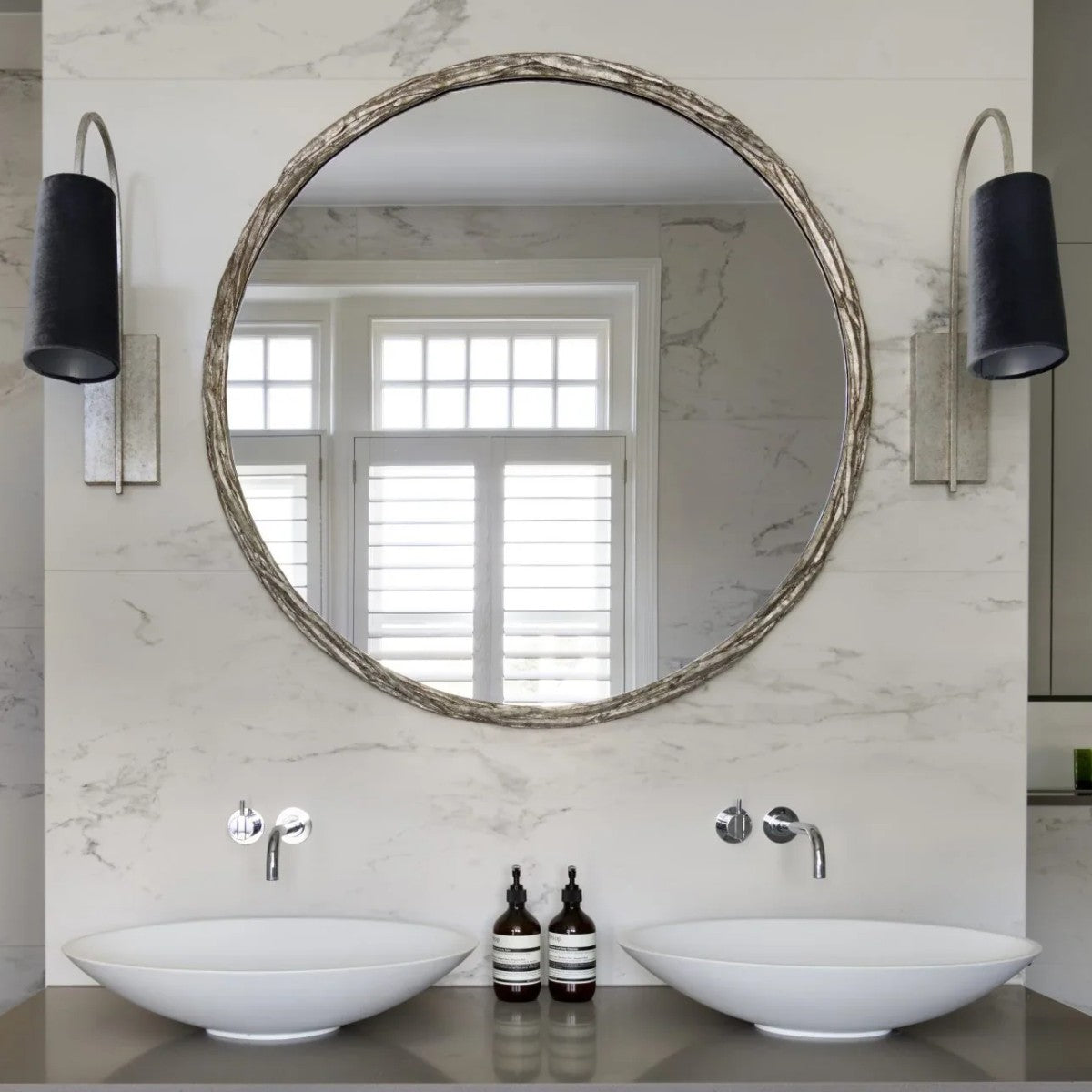 Porta Romana I Laurel Mirror Round