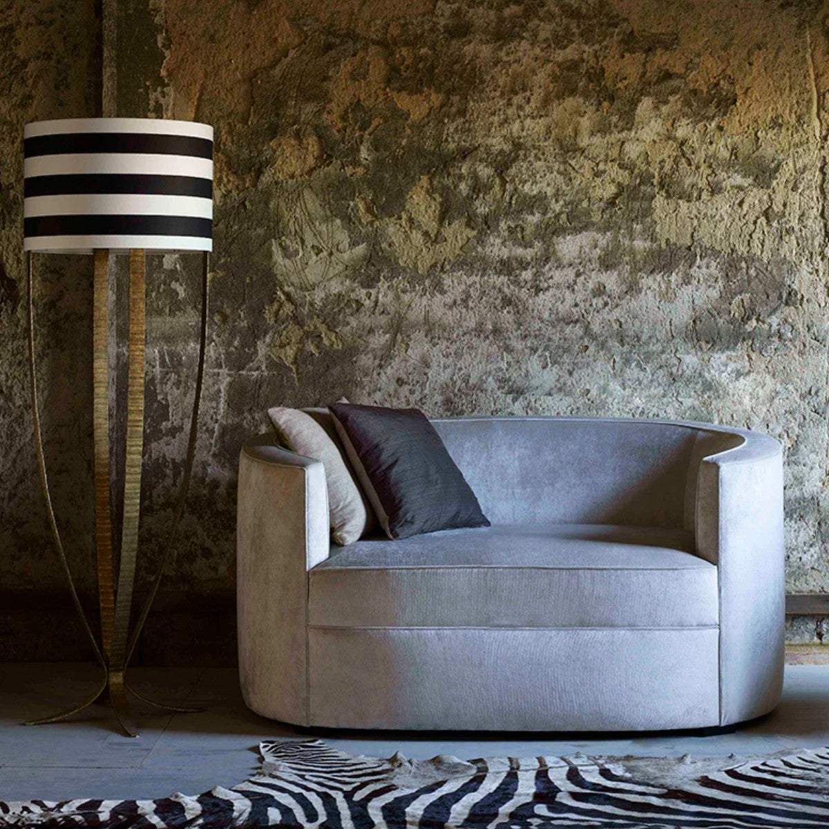 Porta Romana | Small Corbeille Sofa