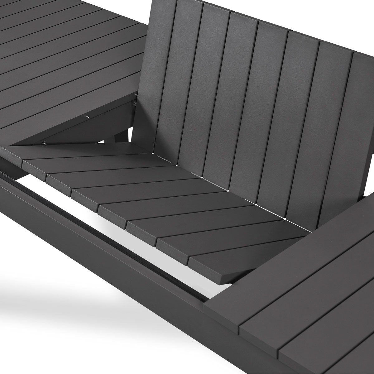 Voyage Outdoor Extendable Dining Table detail