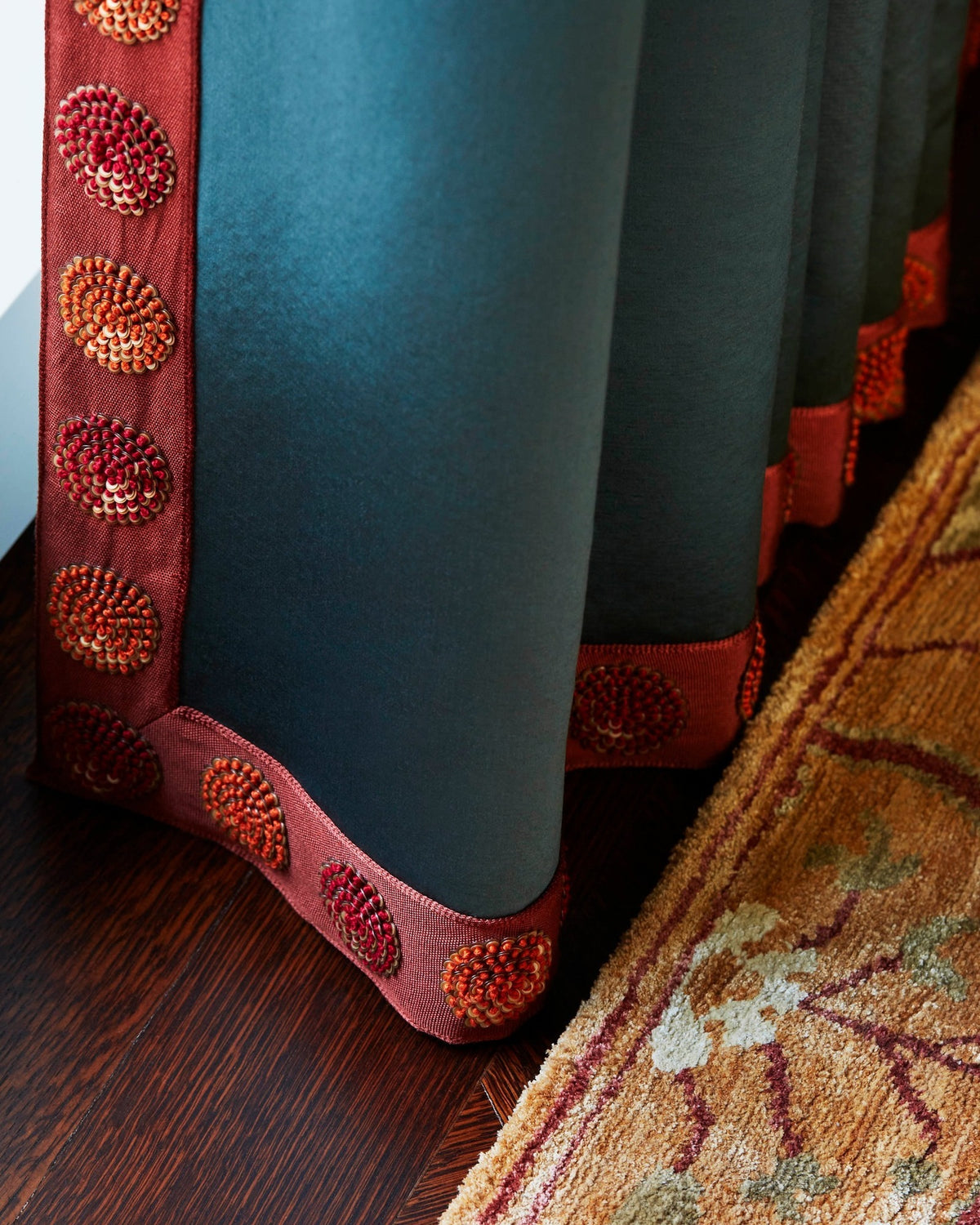 Samuel and Sons Astra Embroidered Border — scenography
