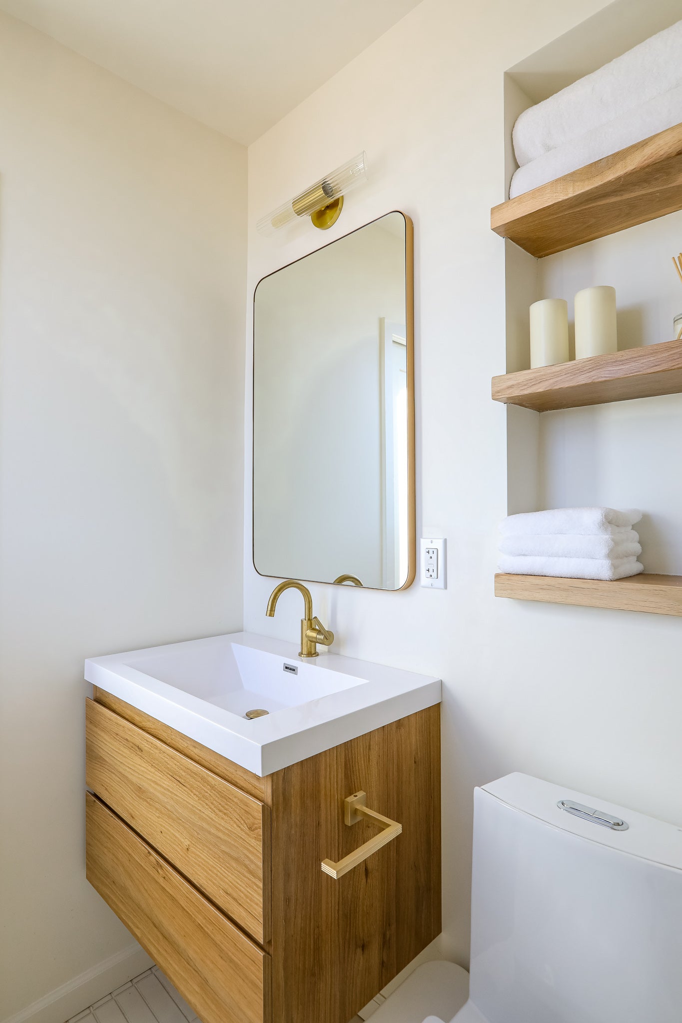 Andrew Martin | Cecily Wall Light Brass