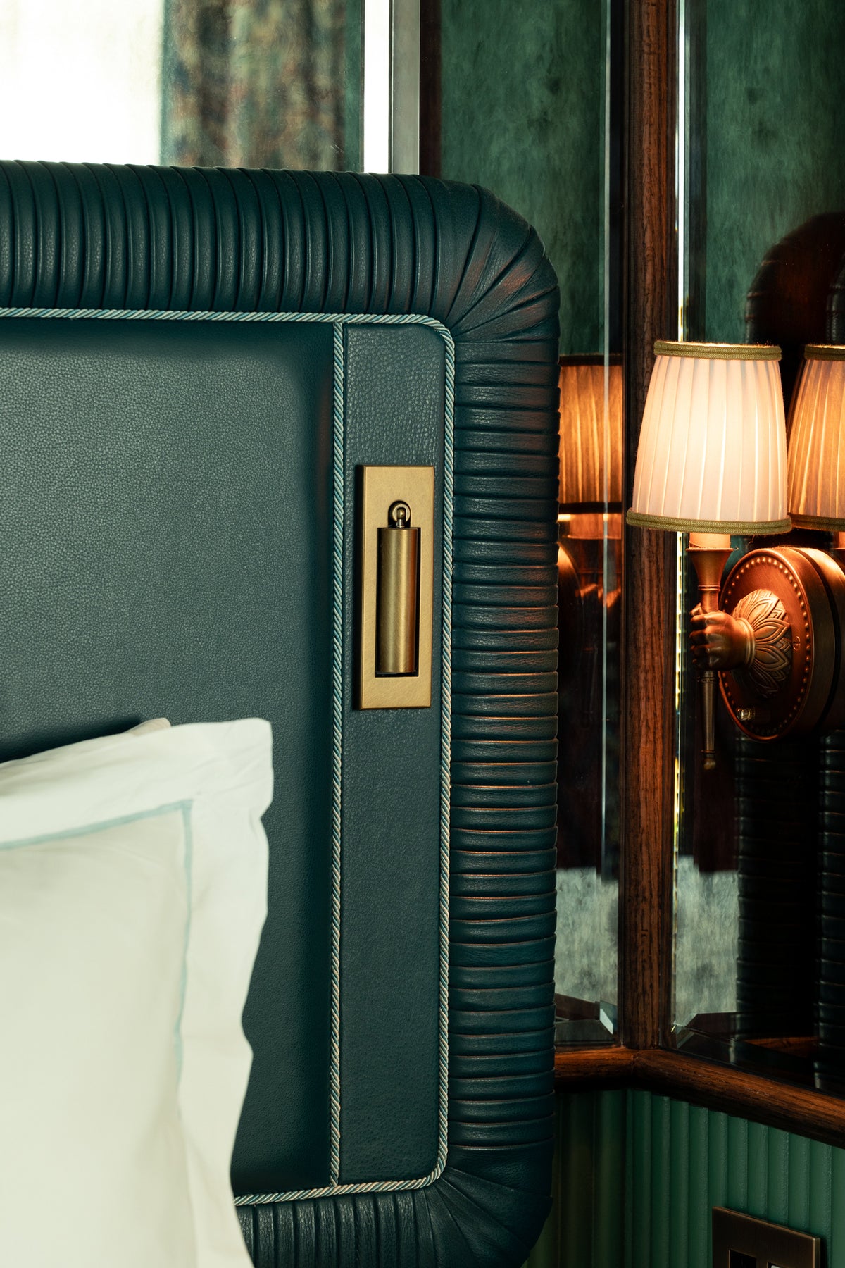 Samuel and Sons Julienne Metallic Double Welting — scenography