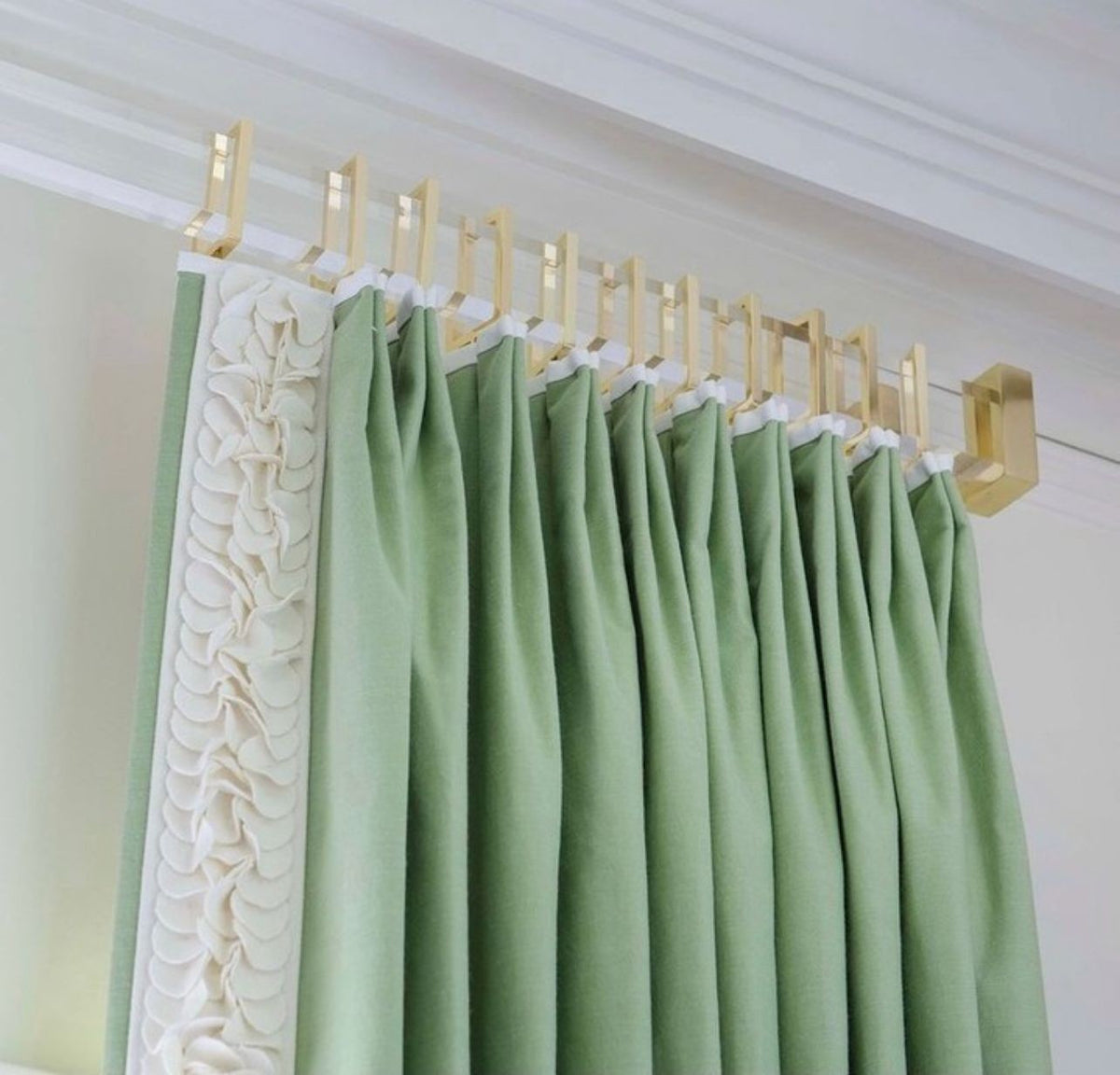 Samuel and Sons Talia Appliqué Border — scenography