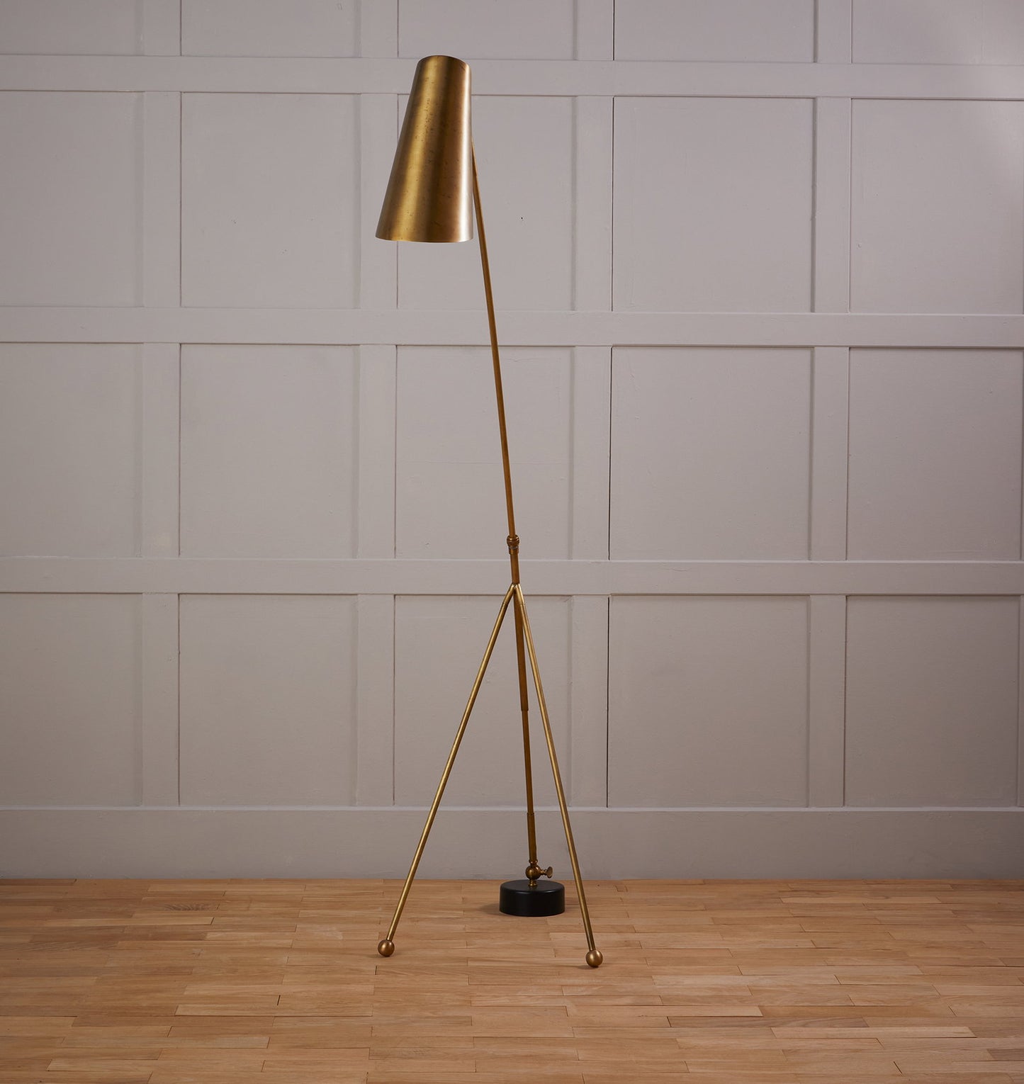 Julian Chichester | Wrenn Floor Lamp