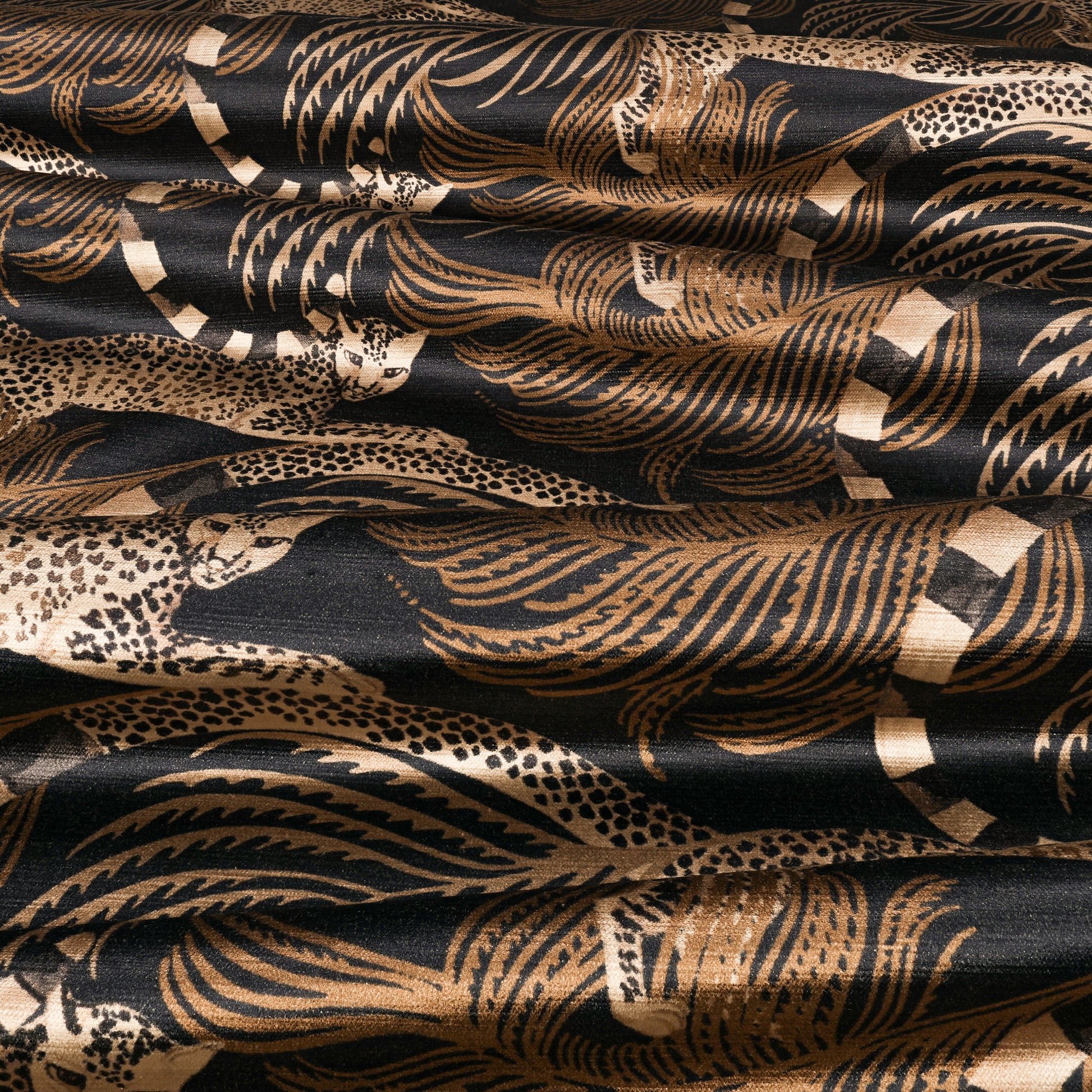 Pierre Frey Romo | Delilah Velvet – Ancient Gold — scenography