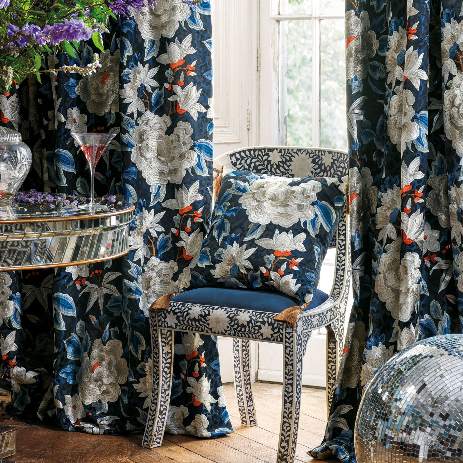 Pierre Frey Romo | Lavinia Embroidery – Twilight — scenography