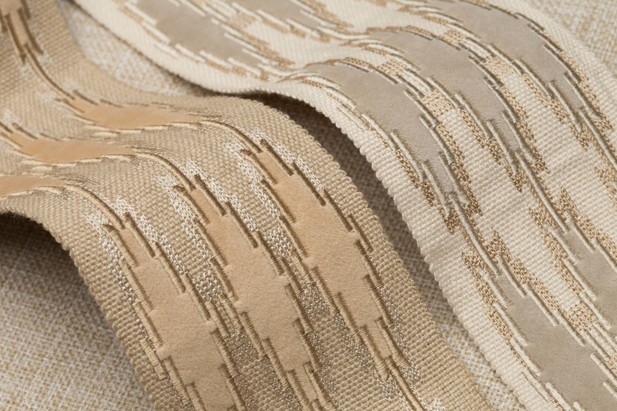 Samuel and Sons Ojos Appliqué Border — scenography