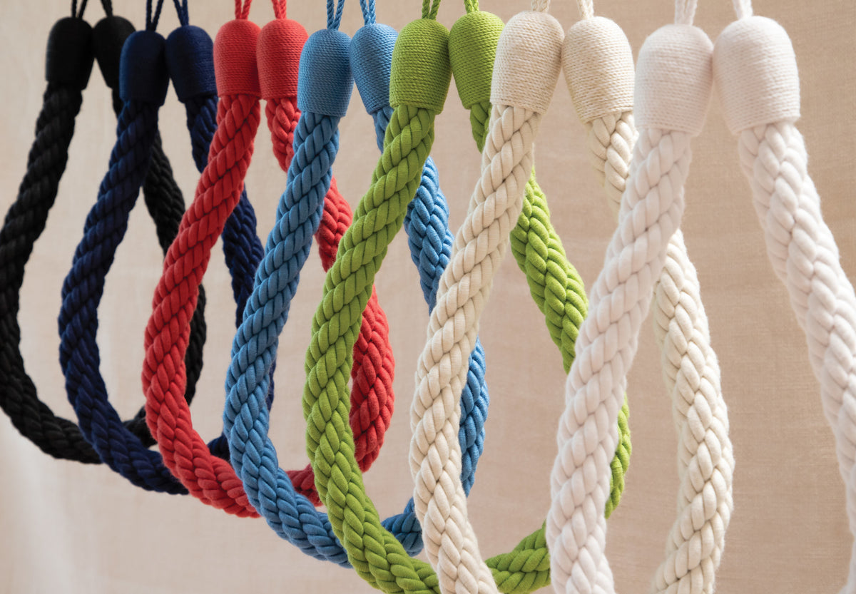 Samuel and Sons Aspen Cable Holdback — scenography