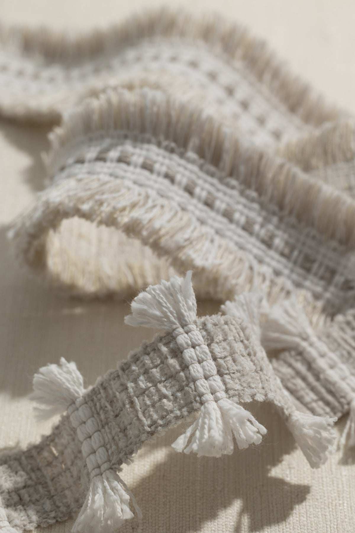 Samuel and Sons Aspen Tufted Border — scenography