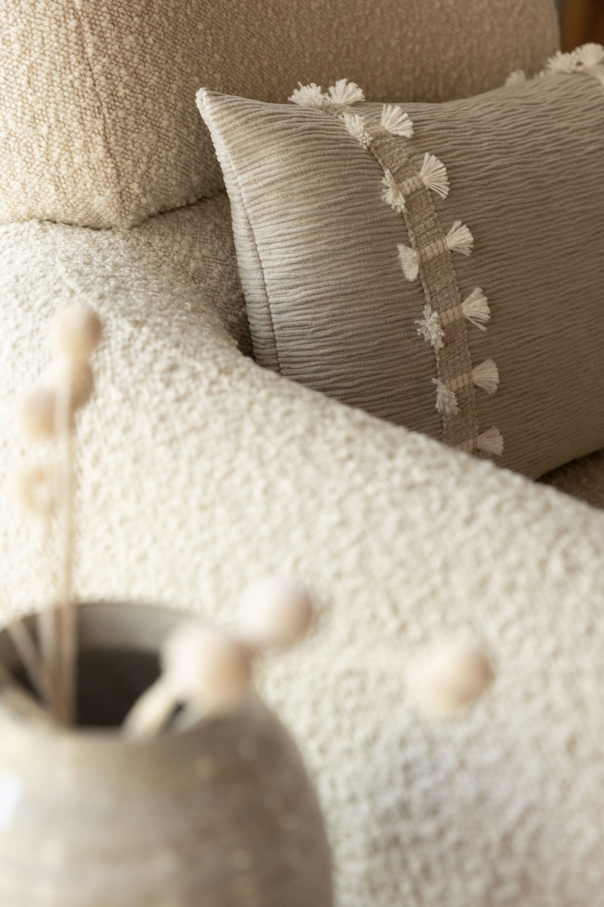 Samuel and Sons Aspen Tufted Border — scenography