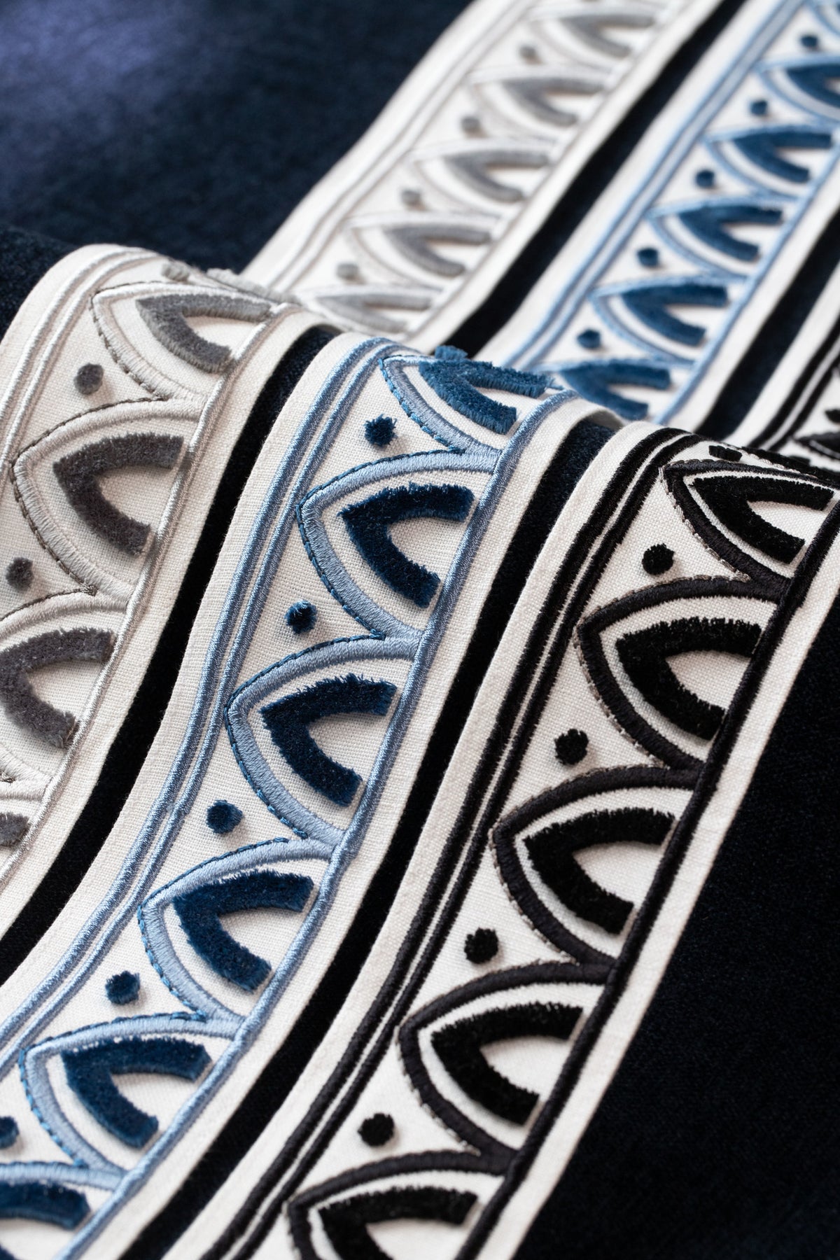 Samuel and Sons Alessia Velvet Border — scenography