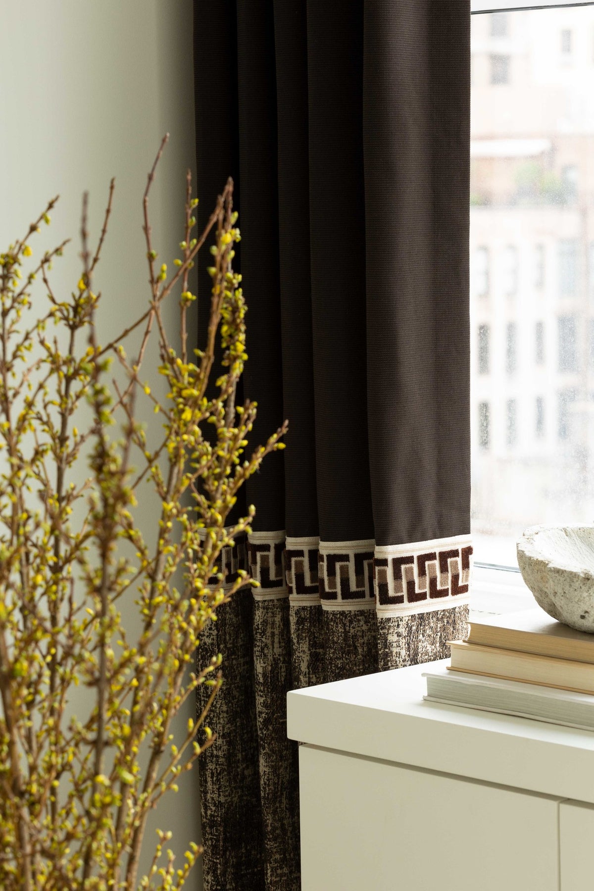 Samuel and Sons René Velvet Border — scenography