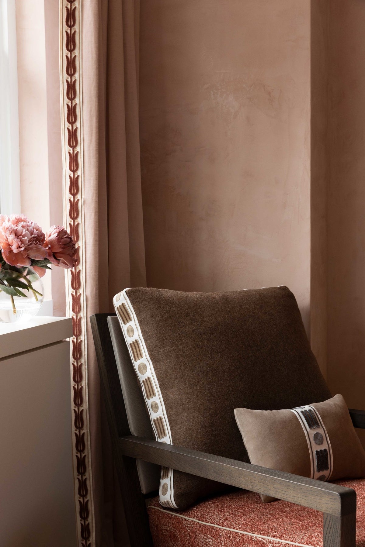 Samuel and Sons Jules Velvet Border — scenography