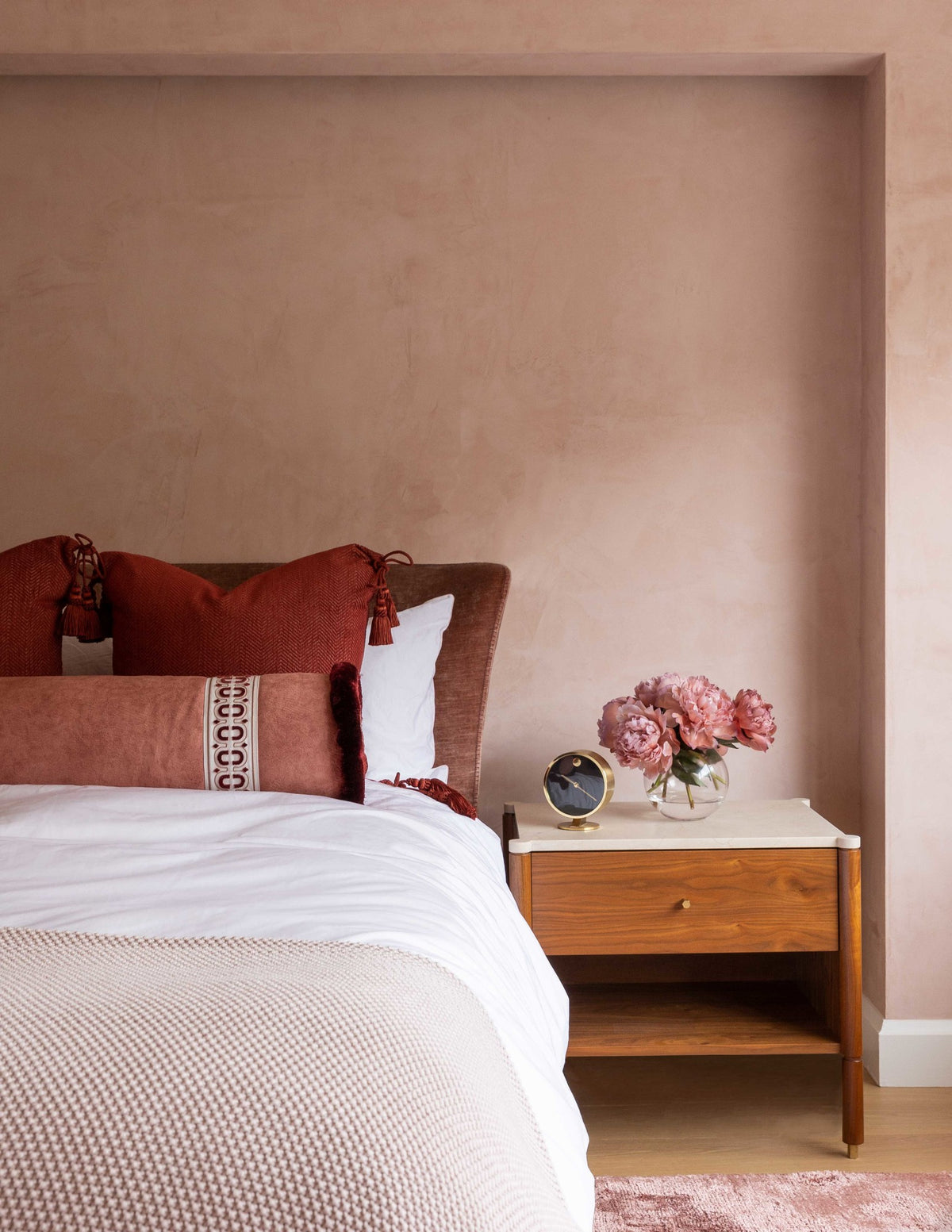 Samuel and Sons Flórián Velvet Border — scenography