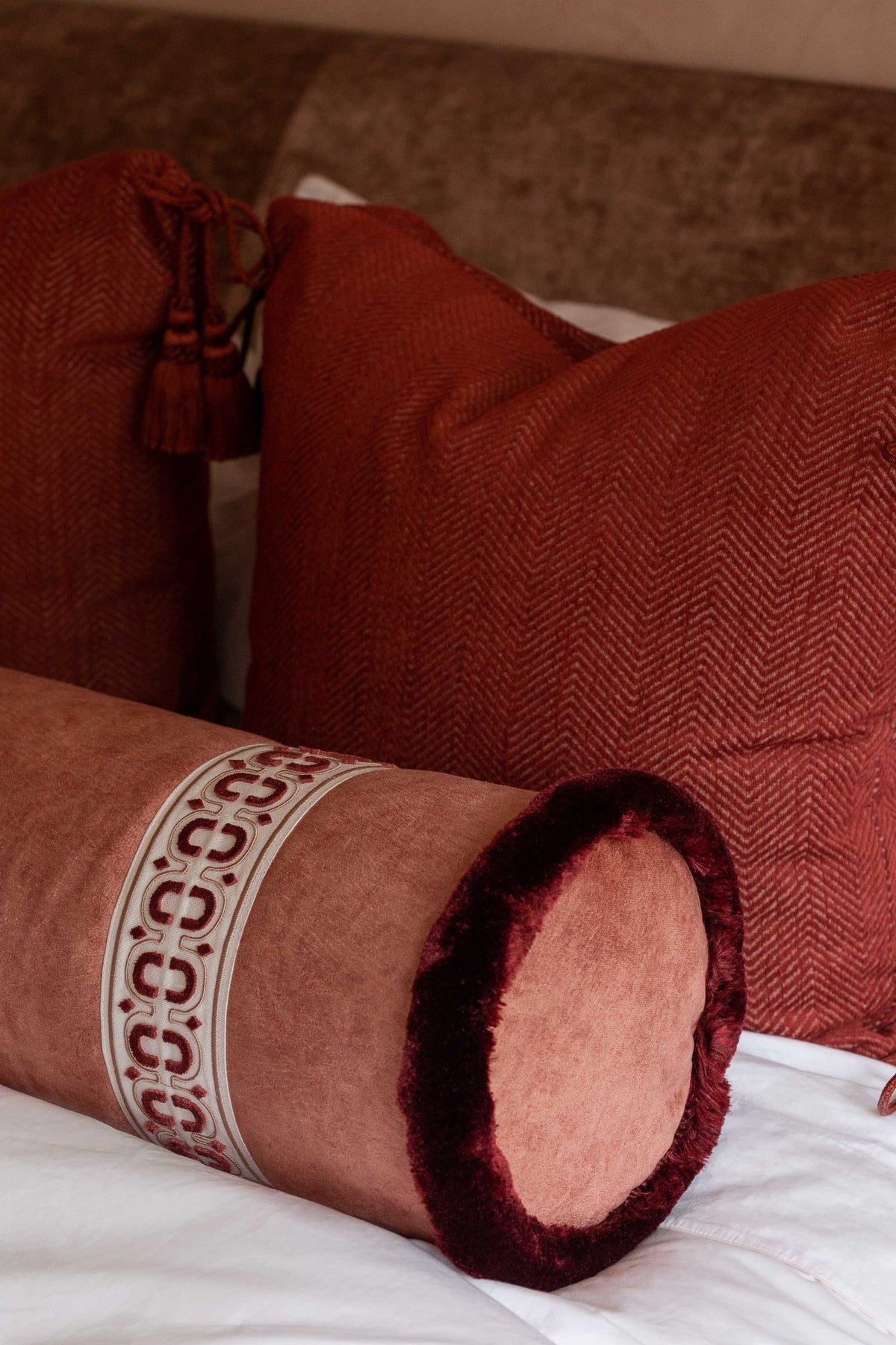 Samuel and Sons Flórián Velvet Border — scenography