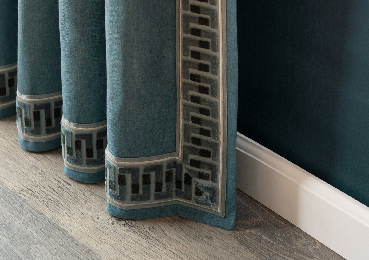 Samuel and Sons René Velvet Border — scenography
