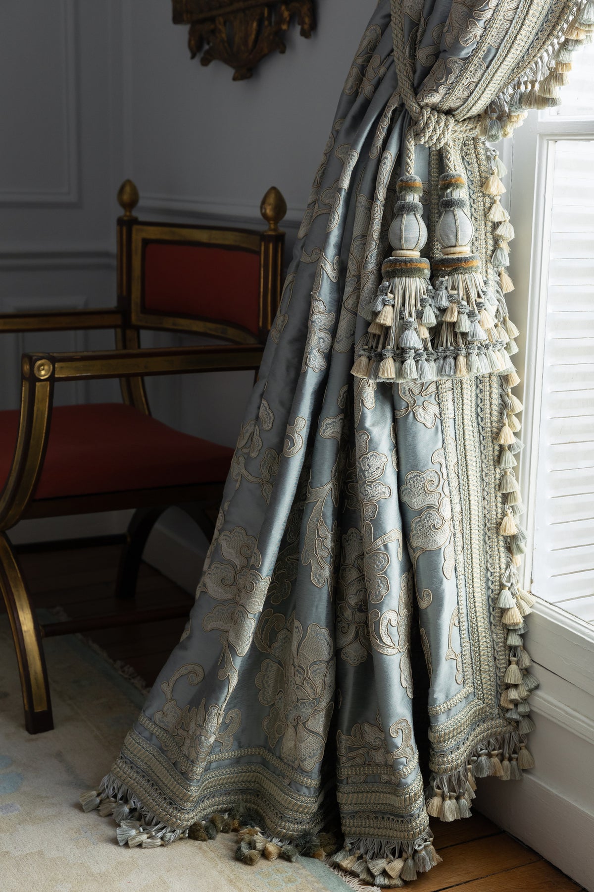 Samuel and Sons Bagatelle Scalloped Tassel Fringe — scenography