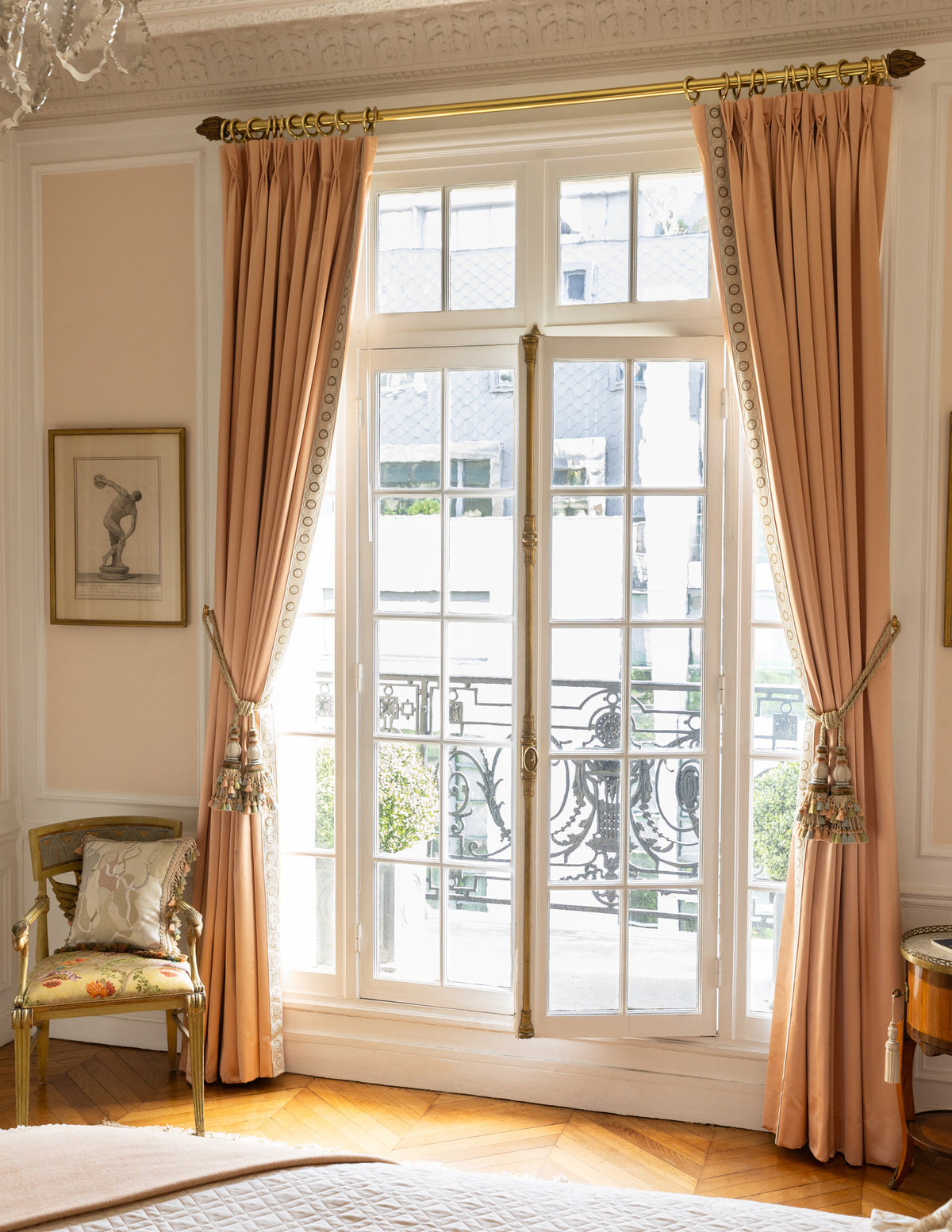 Samuel and Sons Chevallerie Appliqué Border — scenography